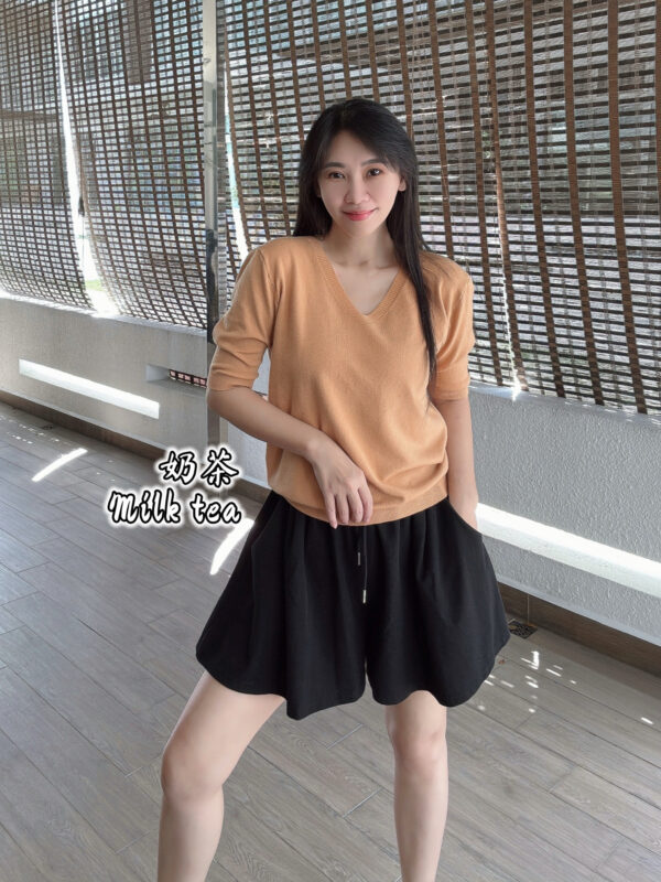 Simple Vneck Basic Knitted Top V领 春夏基础款百搭上衣 - Image 4