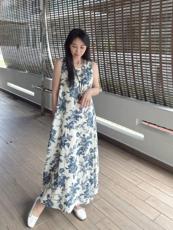 LAYLA Sleeveless Long Dress 青花瓷无袖长裙 - Image 4