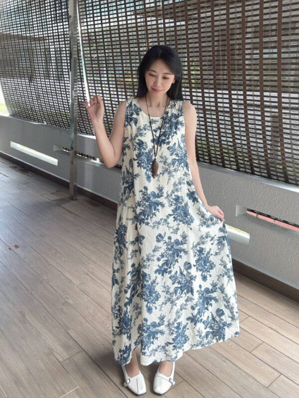 LAYLA Sleeveless Long Dress 青花瓷无袖长裙 - Image 2